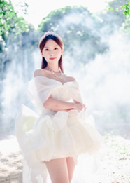 亚洲清纯女孩白色婚纱写真摄影图片